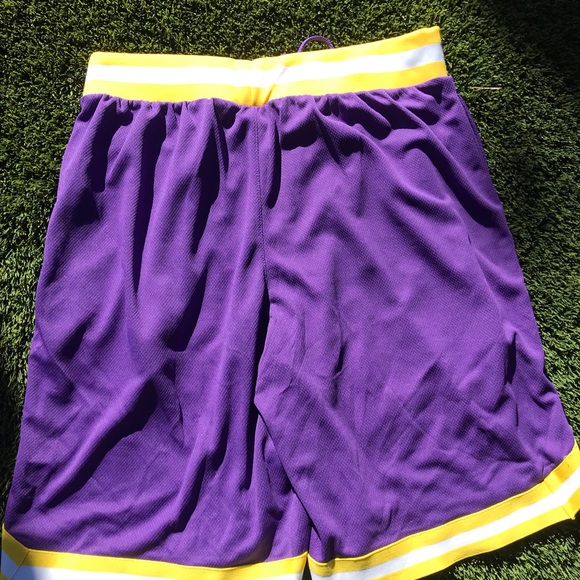 Los Angeles Lakers NBA Shorts Lebron James Purple Gold Size L NWT - Picture 3 of 5